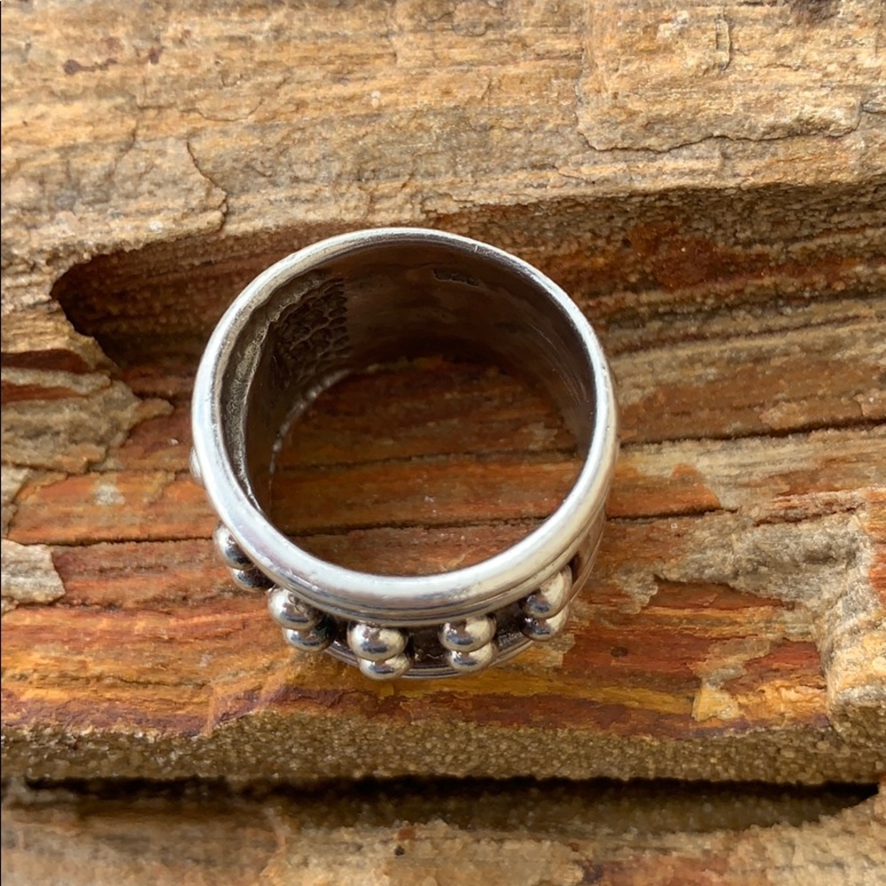 Ring - Picture 2 of 5